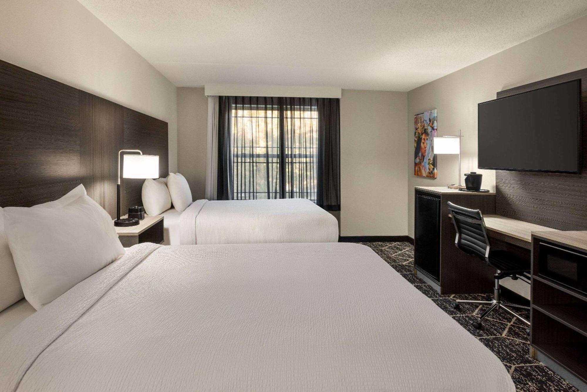 La Quinta Inn & Suites By Wyndham Озеро Джордж Экстерьер фото